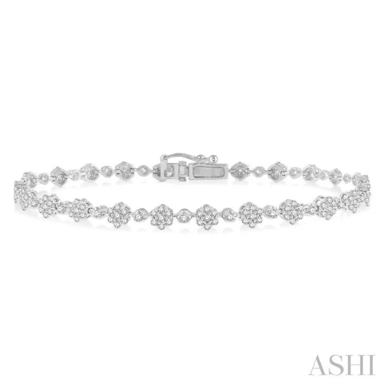 2 Ctw Floral Link Round Cut Diamond Bracelet in 14K White Gold